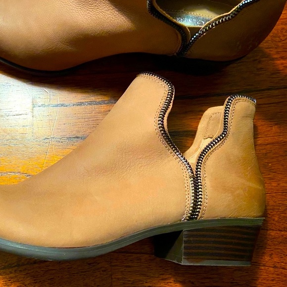 FALL SALE BCBG Generation Womens Ankle Boots, Size 8M - Picture 4 of 6